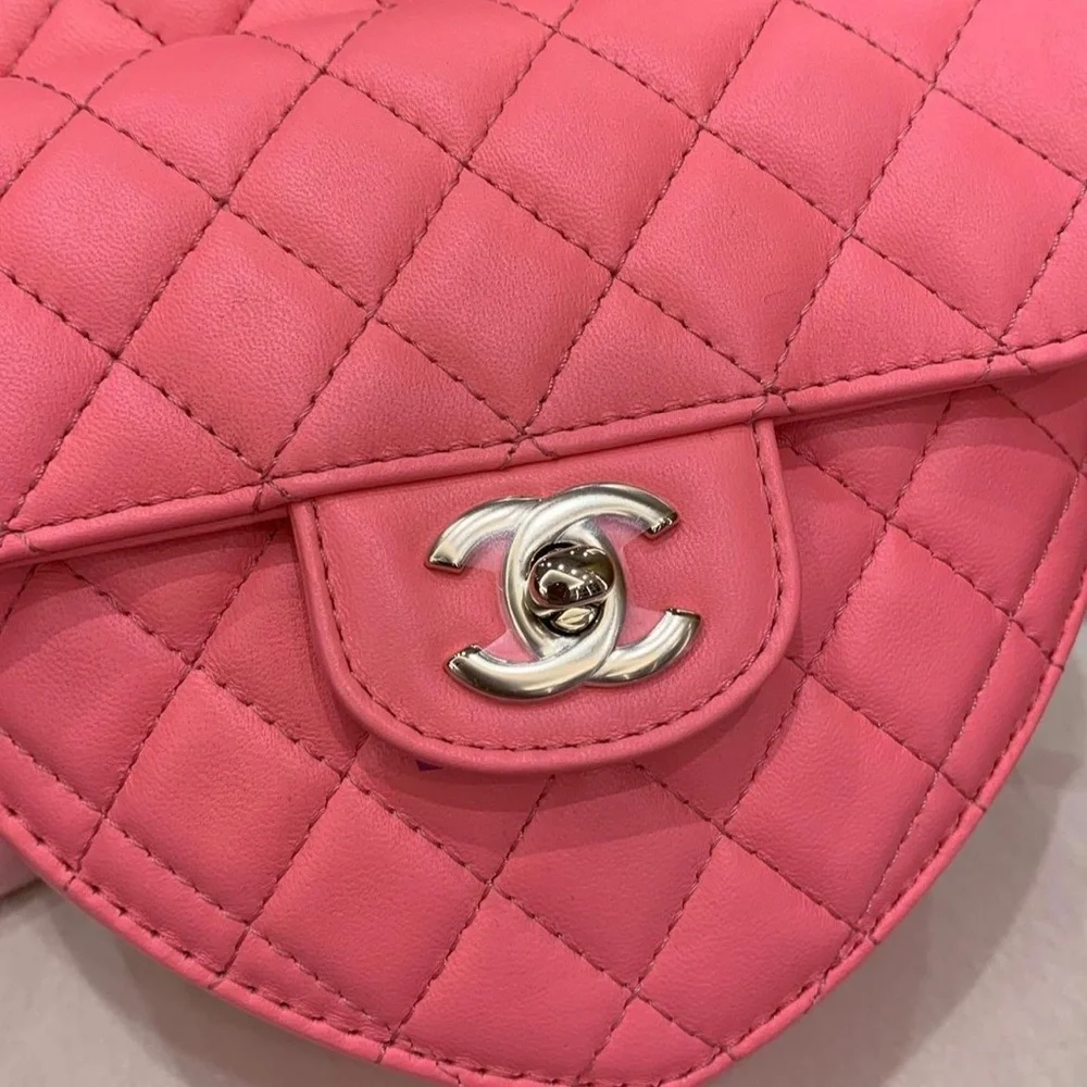 Chanel 💝 22S Love Pink Heart Bag LGHW - Picture 2 of 9
